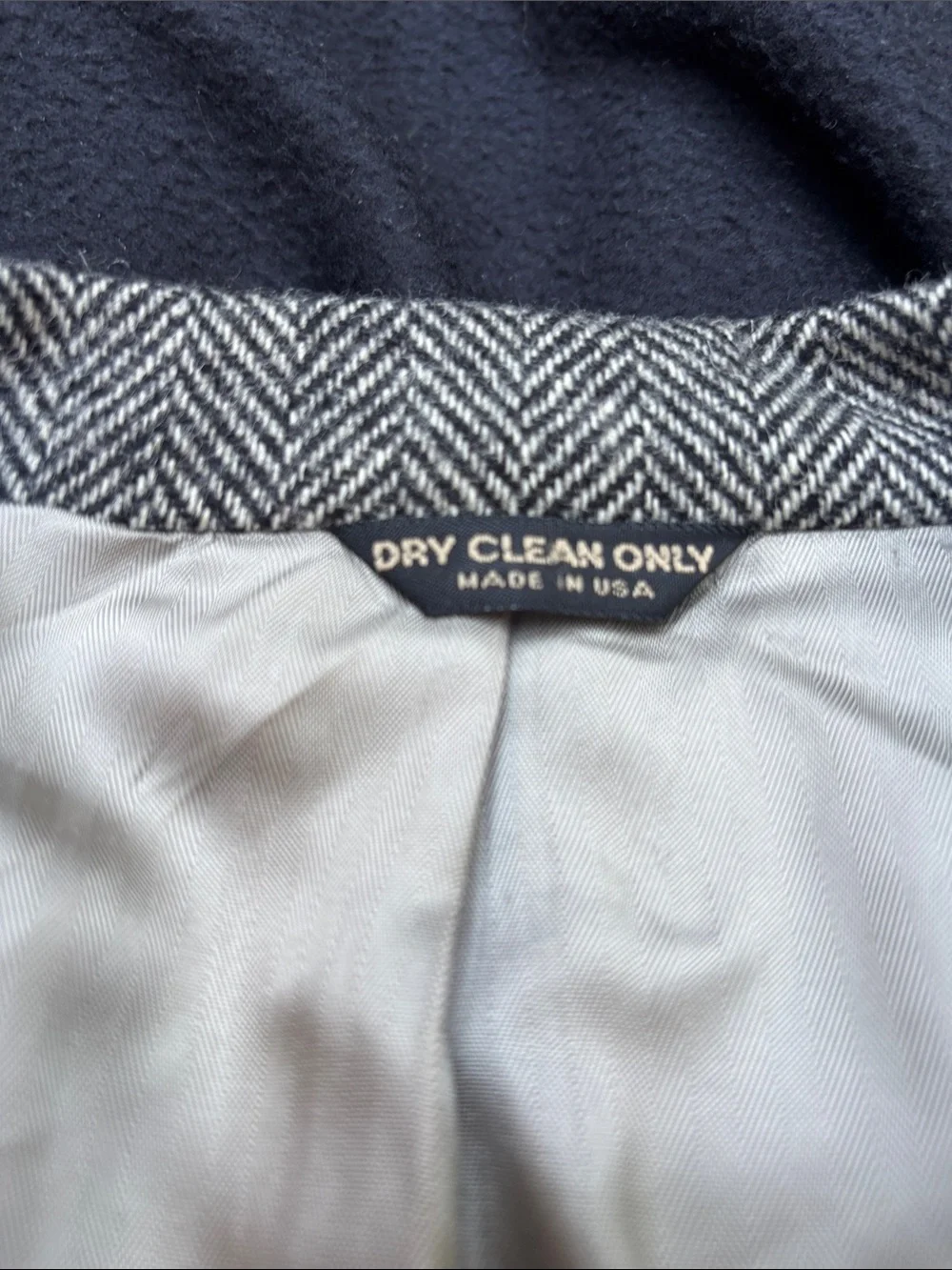bill blass Gray Herringbone Sport Coat Blazer. Vintage Crew Neck 100% Pure Wool
